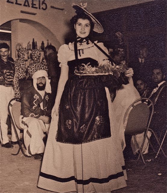 En Hilda verkocht zogezegd een oosters kruid op het verkleedfeestje. Wist zij veel….